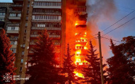 В Краматорске бомба ударила по многоэтажке: двух человек спасли