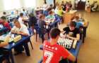 В Мариуполе в шахматы играют и молодежь, и ветераны