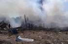 Спасатели тушили пожар в Константиновке после прилета. Фото