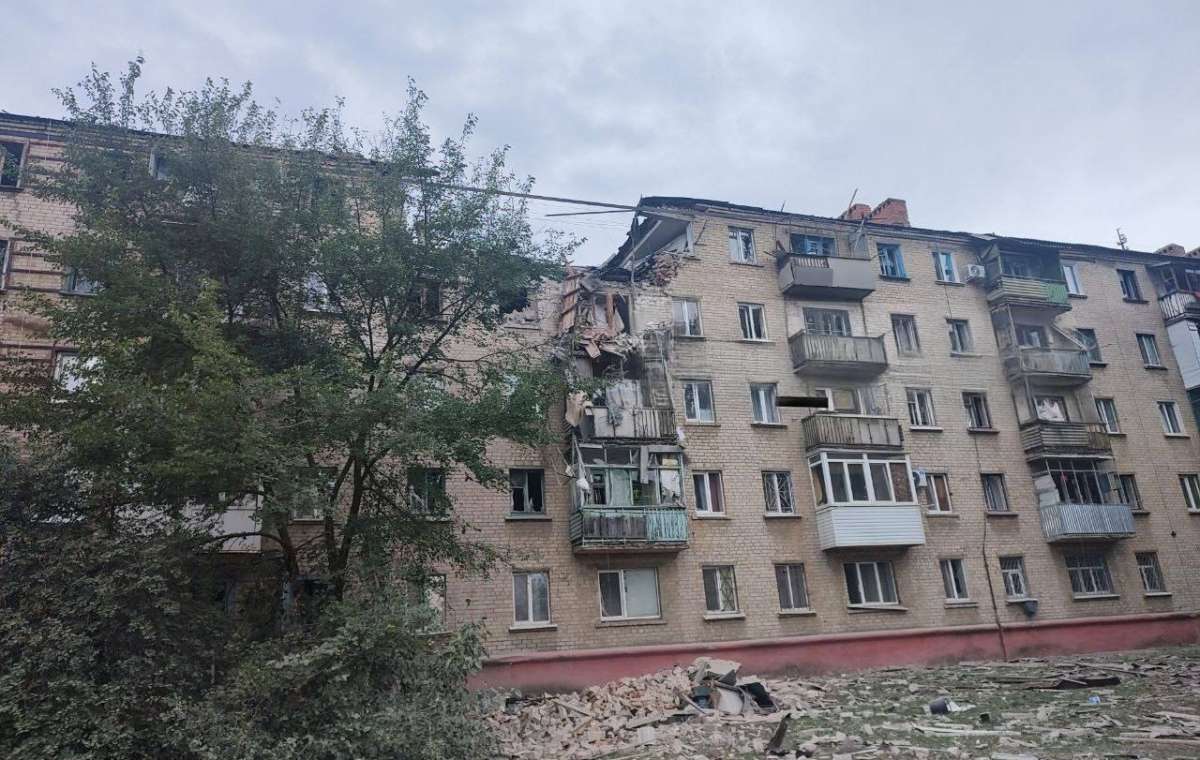 Удар по пятиэтажке в Дружковке: обрушилась крыша дома