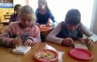 Школьники Мирнограда с пользой проводят время на каникулах