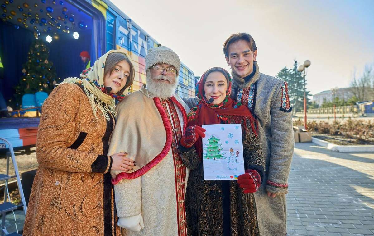 У Донецьку область приїхав "Поїзд святого Миколая" з подарунками 