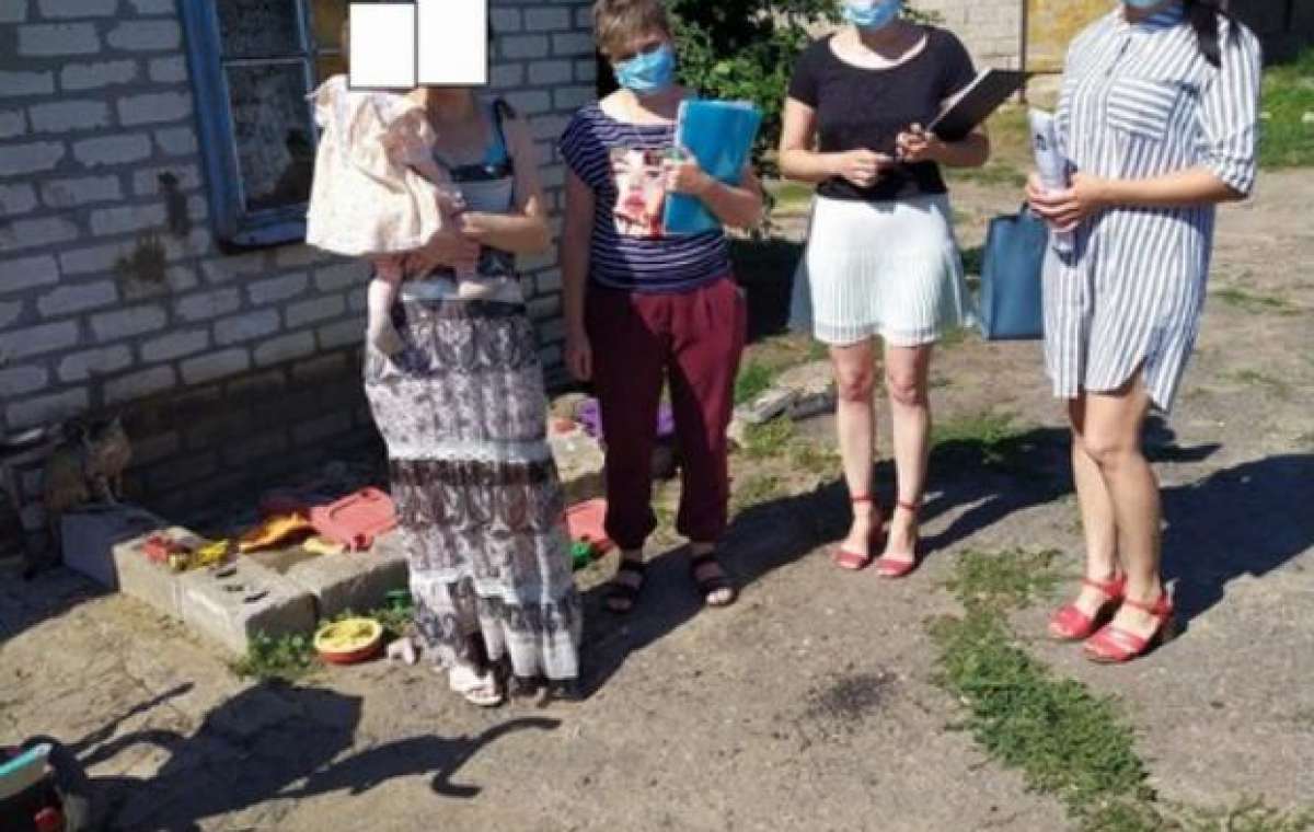 Соцработники  Великоновоселковского района пpовеpили пpоблемные семьи