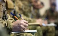 Новая система службы: Кабмин утвердил проект о военных контрактах со сроками и повышенными выплатами