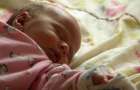 В Мариуполе новорожденную девочку нашли во дворе роддома