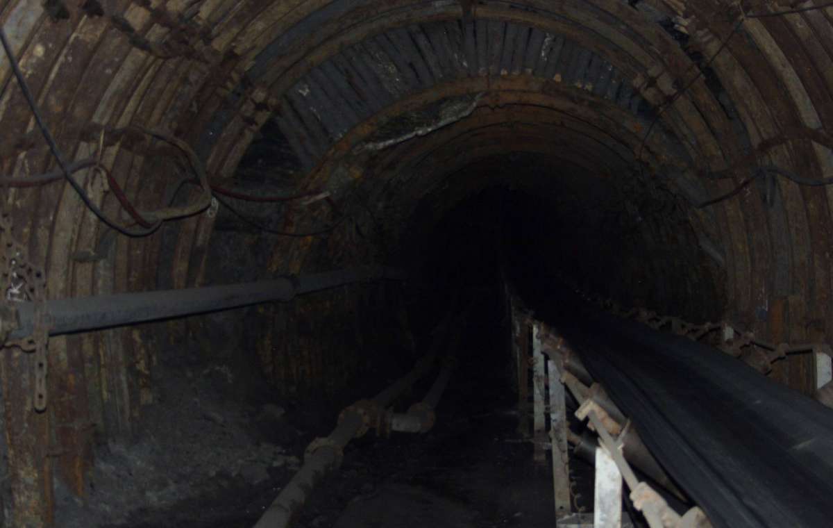 Шахту Добропольская затапливает в результате обстрела, под землей были 77 шахтеров. Что известно