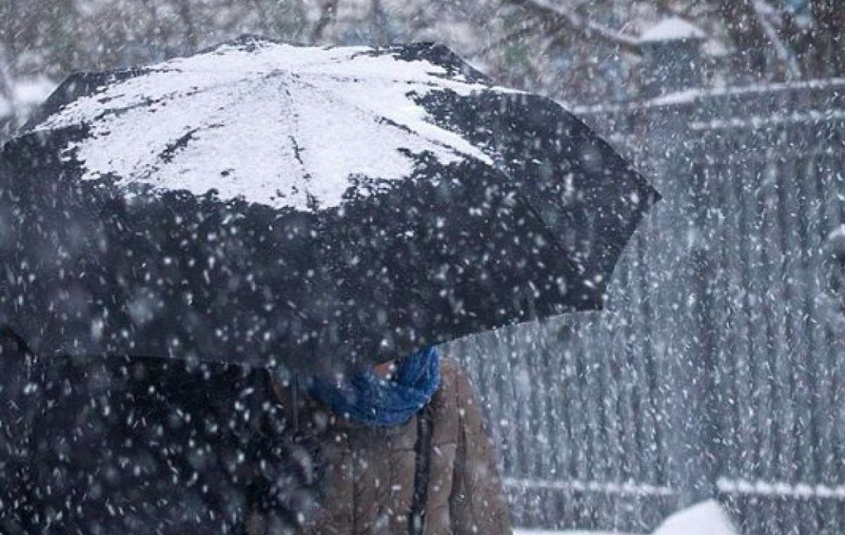 В Украине резко ухудшится погода: Штормовой ветер, сугробы и снег