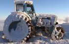 Чтобы счистить снег, мужчина угнал трактор 