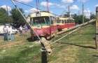 В Харькове трамвай сошел с рельсов и повалил столбы