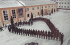 День святого Валентина: в Харькове курсанты провели романтический флешмоб