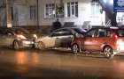 ДТП в Славянске: женщина за рулем врезалась в припаркованные авто