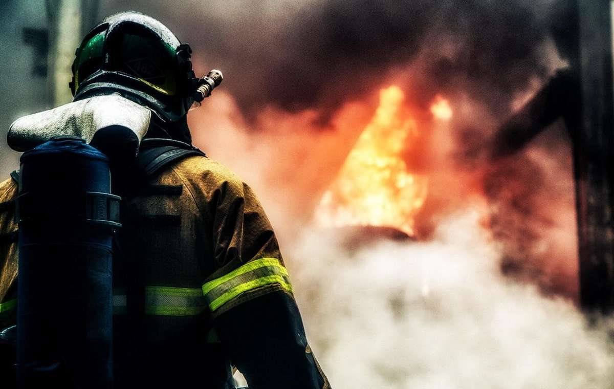 В Славянском районе пострадал мужчина: пытался потушить пожар в доме