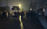 Без світла та опалення на свята: Жителі селища перекрили дорогу на знак протесту