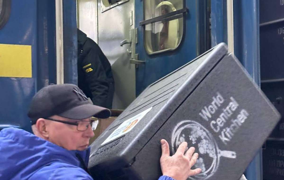 Поезд Краматорск — Ивано-Франковск опаздывает на 9 часов