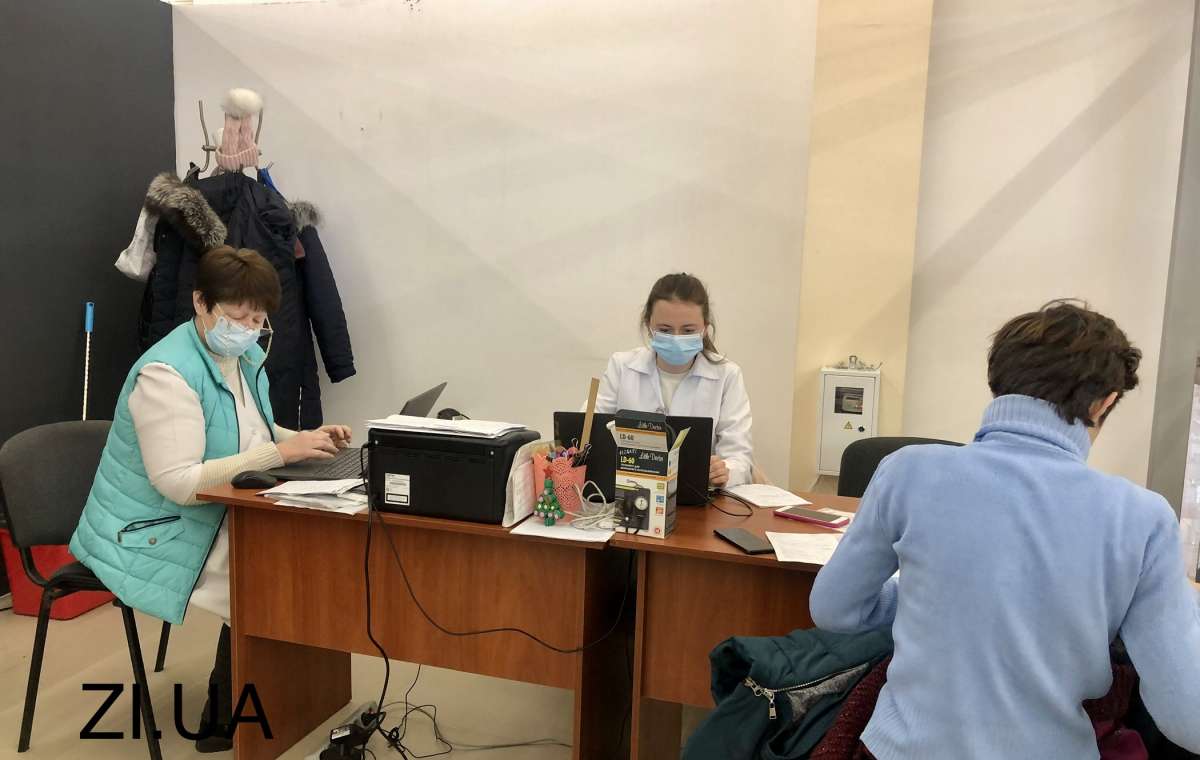 В Константиновке открыли пункт вакцинации в торговом центре