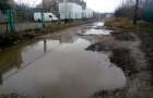 Когда в Константиновке «высушат» нерукотворные озера на дороге