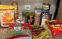 Кто из украинцев может получить бесплатные продуктовые наборы, одежду или обувь