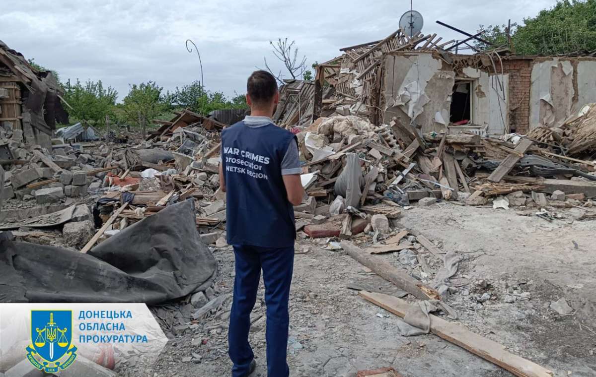 В Селидовом под завалами оказалась целая семья: Фото разрушений