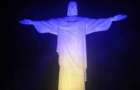 Статую Христа в Рио подсветили цветами украинского флага