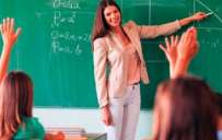 В будущем году зарплаты учителям повысят в два этапа  
