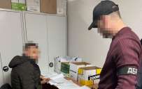 На Донетчине командир взвода незаконно выплатил полмиллиона «боевых» своей подчиненной