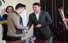Городской голова Славянска вручил биометрические паспорта нового образца
