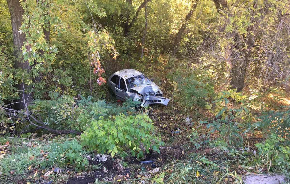 ДТП в Константиновке: спасатели вытащили пострадавшего водителя из разбитой машины