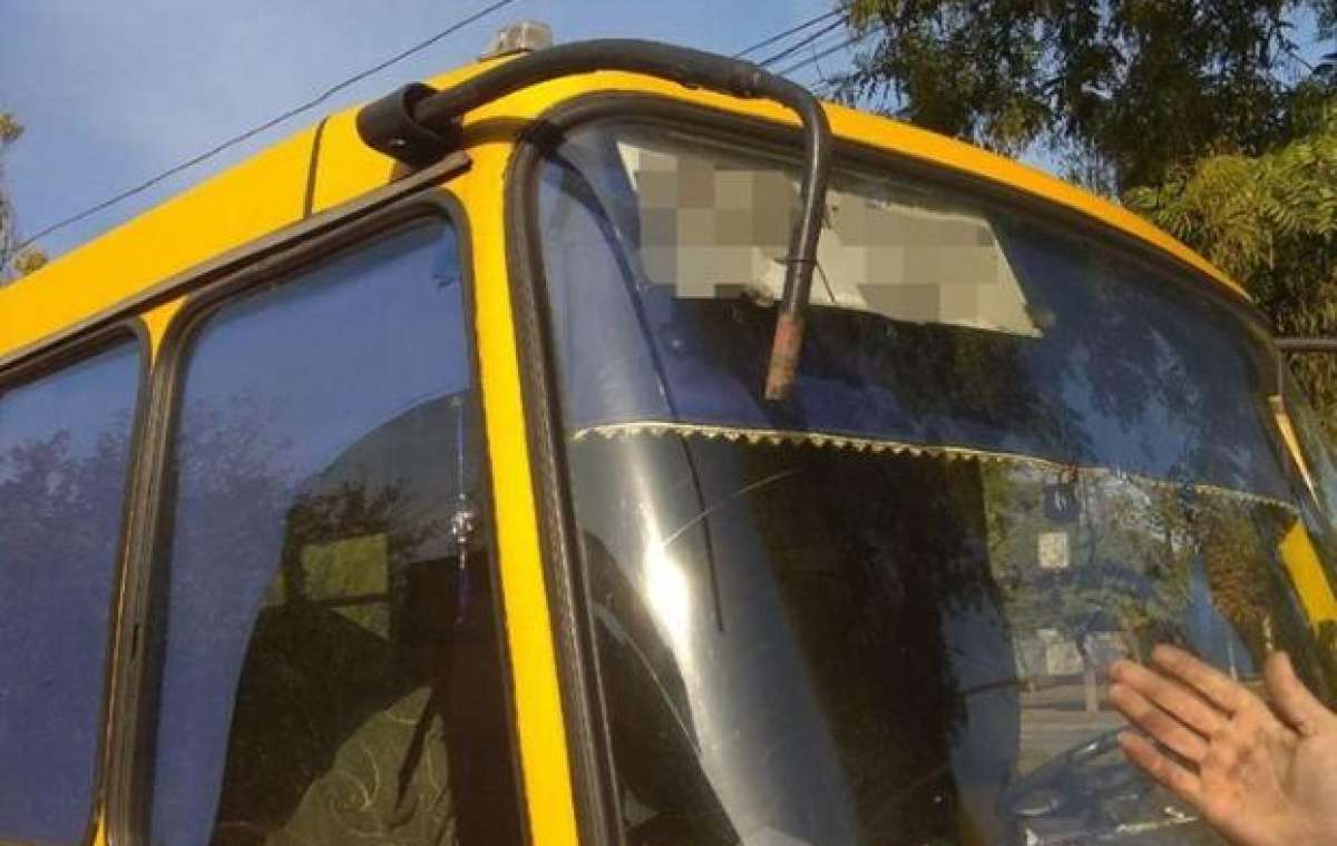В Мариуполе водители маршруток устроили разборки на дороге