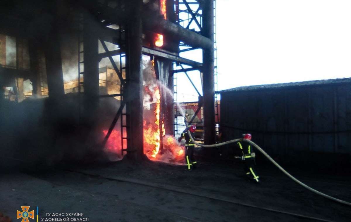 На Авдеевском коксохимическом заводе произошел пожар. Фото