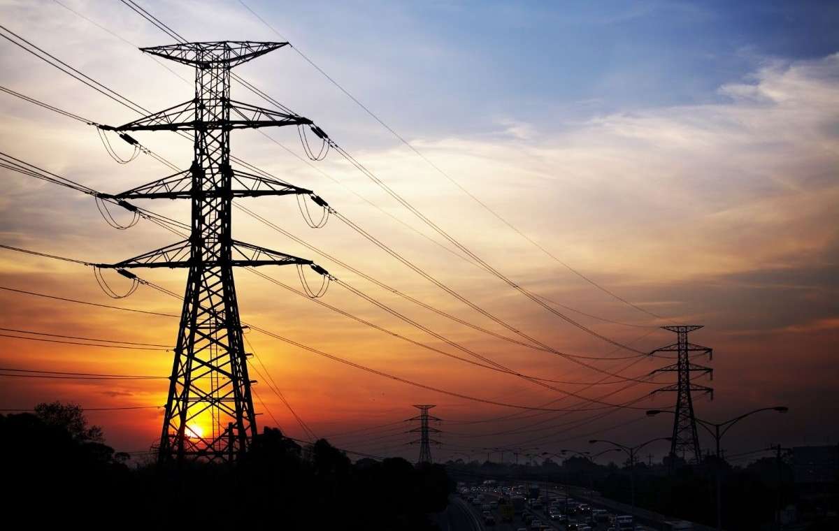 Зеленский запретил поставки электроэнергии из России по двусторонним договорам