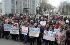 В Покровске жители вышли на митинг в поддержку мэра