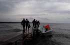 Мариупольские спасатели вернули на берег тонувшего серфера
