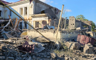 Один человек погиб, 14 пострадали: последствия российских ударов по Донецкой области