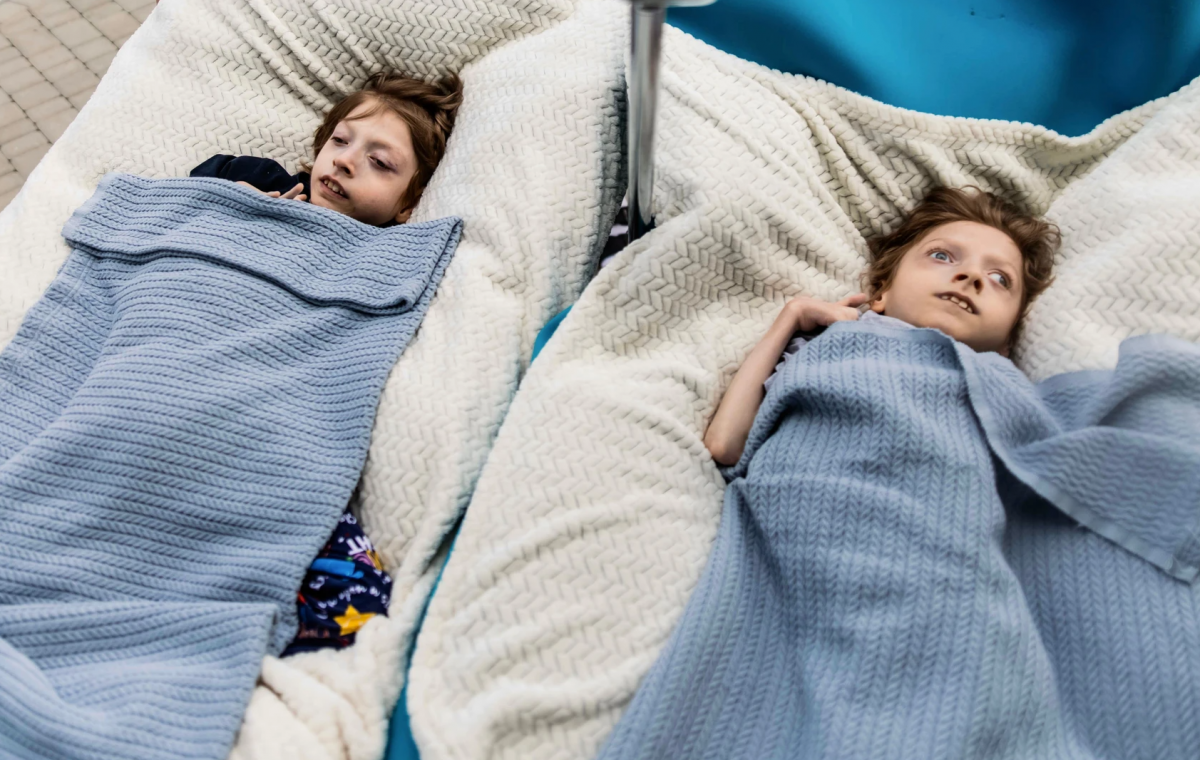 Семья, о которой все забыли: в Покровске прикованные к постели дети год выживали под опекой 10-летнего брата