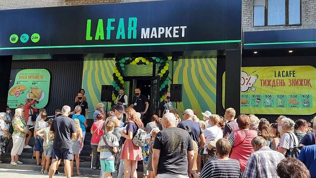 Черно-белый бум в Константиновке – на правом берегу открылся новый супермаркет «LAFAR»