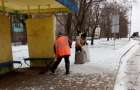 Хто і як часто прибирає сміття на автобусних зупинках у Костянтинівці 