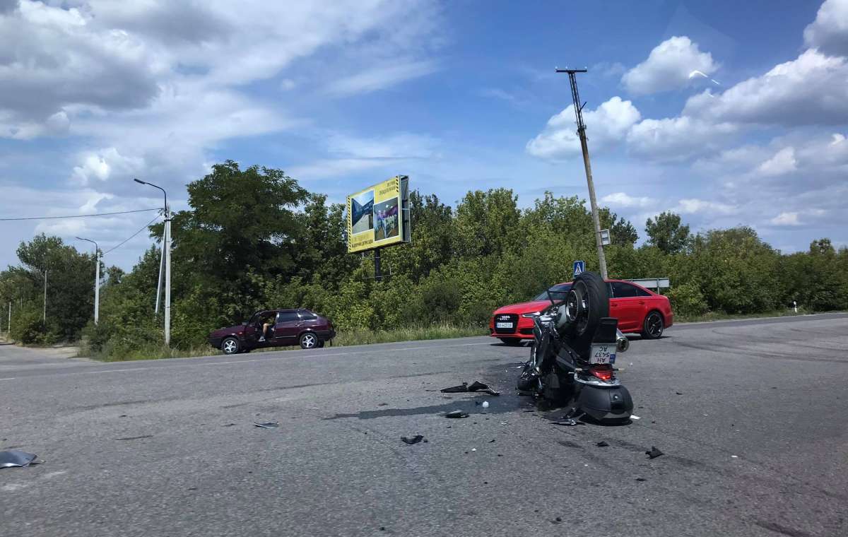 ДТП в Краматорске: мотоцикл «сложился» пополам 
