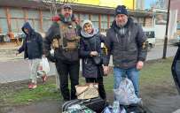 Волонтеры эвакуировали людей из Константиновки, среди которых - тяжело раненый