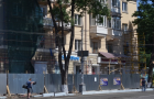 На проспекте Мира в Мариуполе приступили к ремонту фасадов и кровель жилых домов