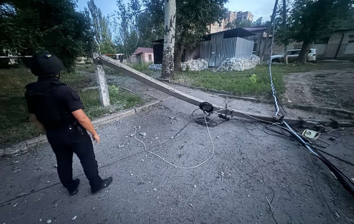 Обстрелы Константиновки: повреждена больница, авто и электросети. Один человек ранен