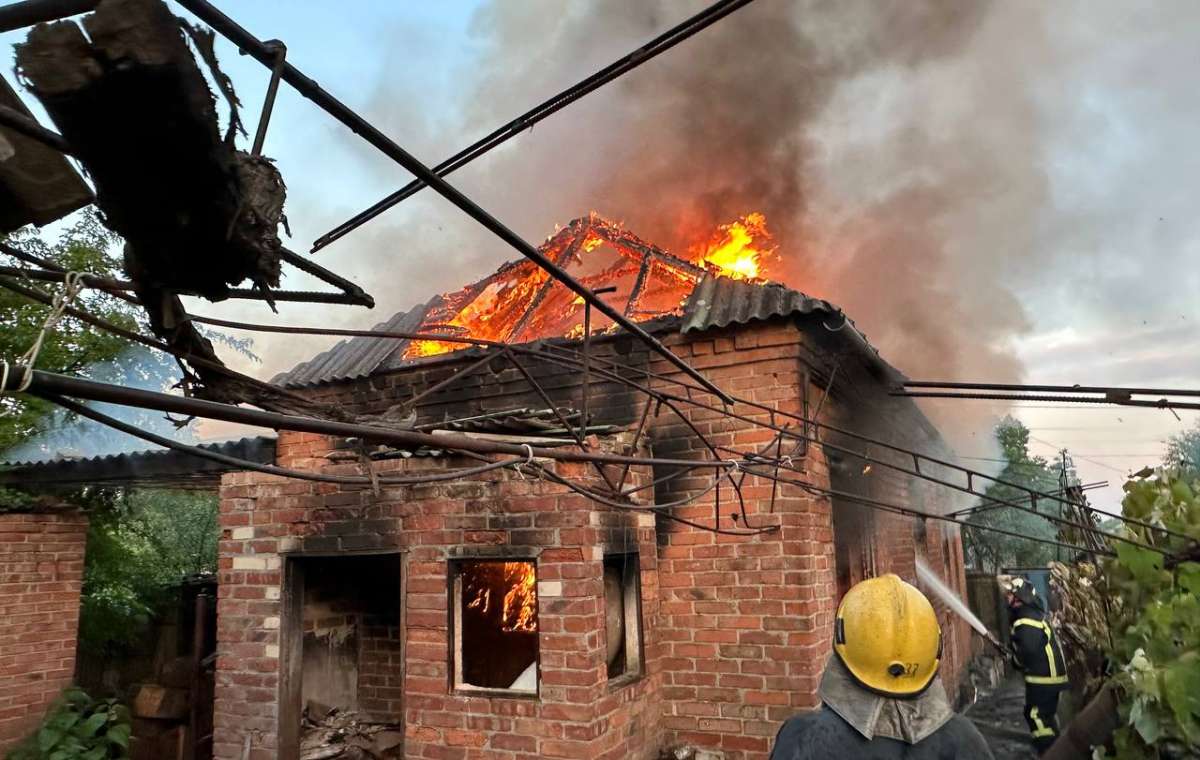 Рятувальники Торецького і Костянтинівського гарнізонів кілька разів гасили пожежі після обстрілів