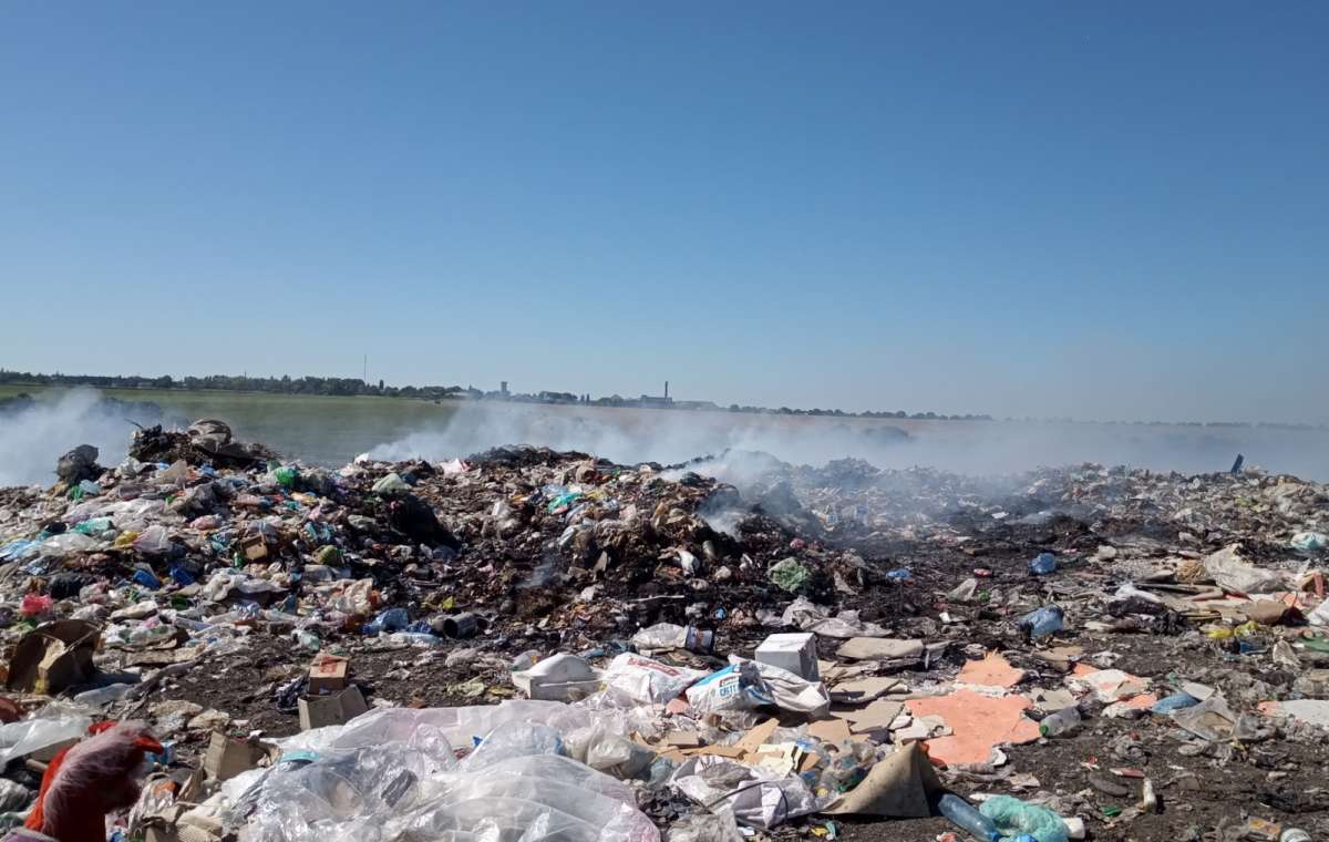 В Донецкой области горит полигон отходов
