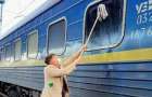 Журналист из Дании прославился на всю Украину: Купил швабру и помыл окна в поезде УЗ