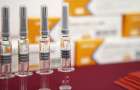 Одна из одобренных в Украине коронавирусных вакцин вызывает паралич