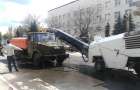 В Покровске возобновили ямочный ремонт центральных улиц