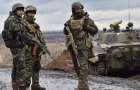 Украинским силовикам разрешили входить в дома и использовать гражданский транспорт на Донбассе