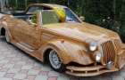 Украинец продает деревянный автомобиль 