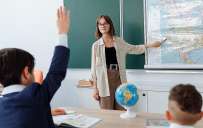 Повышенные зарплаты учителя начнут получать уже на этой неделе