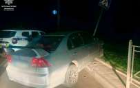 Нетверезий водій збив дорожній знак зі світлофором у Краматорську