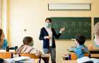 Повышение зарплаты учителям в Украине перенесли